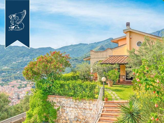 Villa Indipendente in vendita a Carrara, Toscana