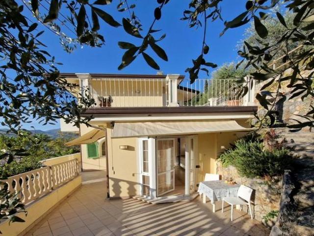 Villa Indipendente in vendita a Pontecimato, Carrara