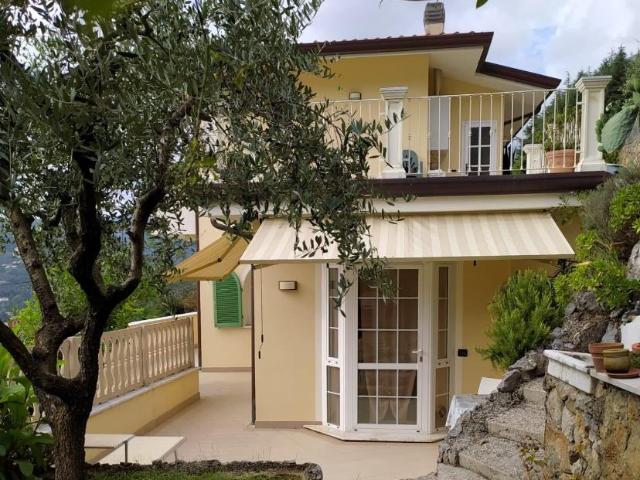 Villa Indipendente in vendita a Carrara, Toscana