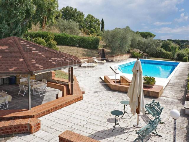 Villa Indipendente in vendita a Carrara, Toscana