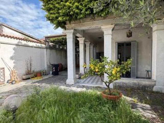 Villa Indipendente in vendita a Pontecimato, Carrara