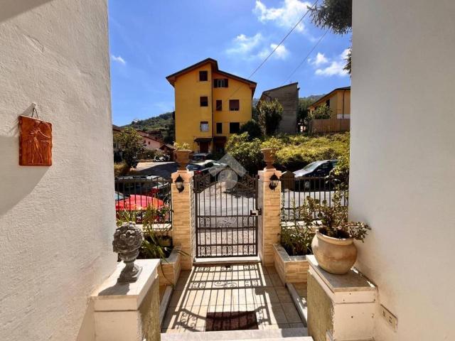 Villa Indipendente in vendita a Carrara, Toscana
