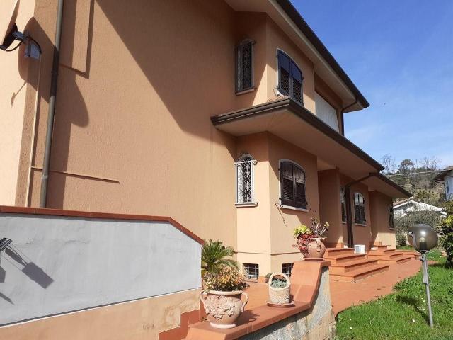 Villa Indipendente in vendita a Carrara, Toscana