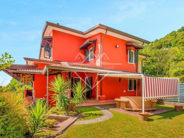 Villa Indipendente in vendita a Carrara, Toscana