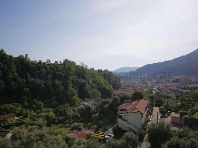 Villa Indipendente in vendita a Fabbrica, Carrara