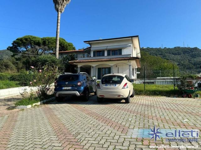 Villa Indipendente in vendita a Carrara, Toscana