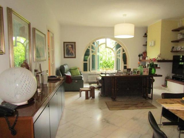 Villa Indipendente in vendita a Marina di Carrara, Carrara
