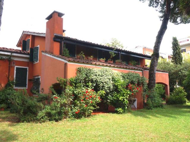 Villa Indipendente in vendita a Carrara, Toscana