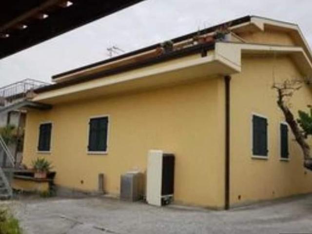 Villa Indipendente in vendita a La Prada, Carrara