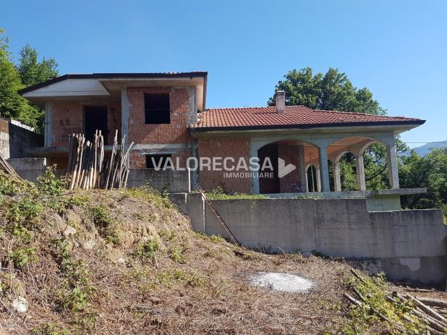 Villa Indipendente in vendita a Carrara, Toscana