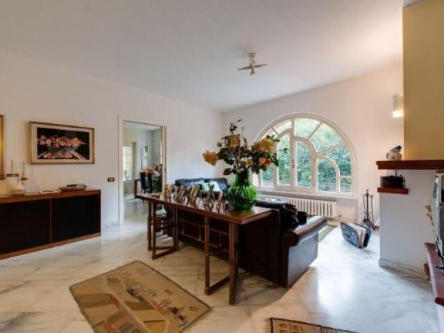 Villa Indipendente in vendita a Fabbrica, Carrara