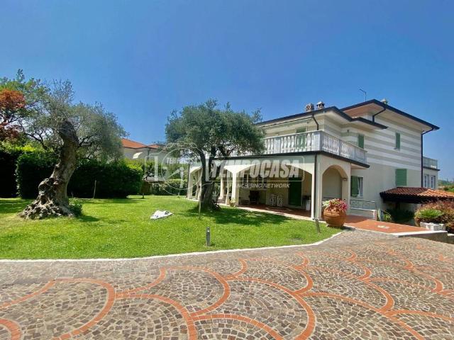 Villa Indipendente in vendita a Perticata, Carrara