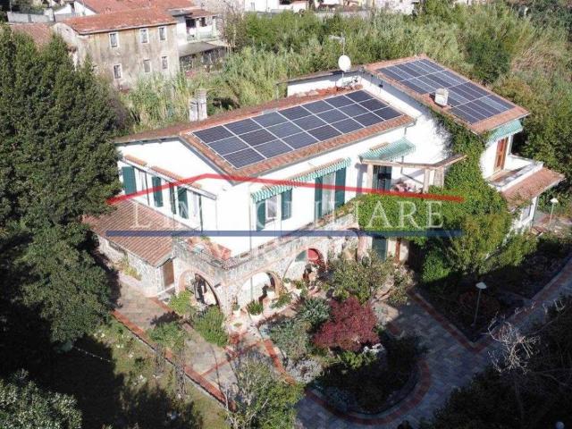Villa Indipendente in vendita a Perticata, Carrara