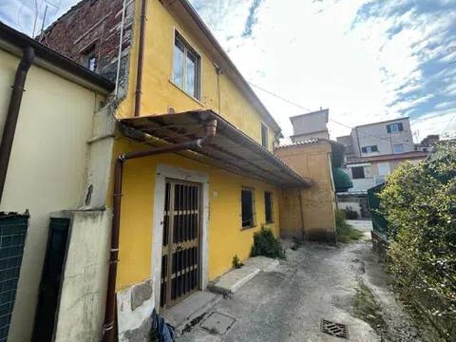 Villa Indipendente in vendita a Marina di Carrara, Carrara