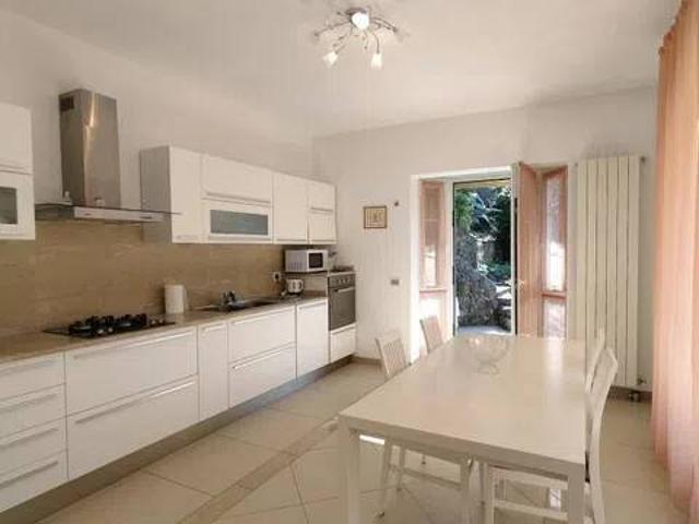 Villa Indipendente in vendita a Carrara, Toscana