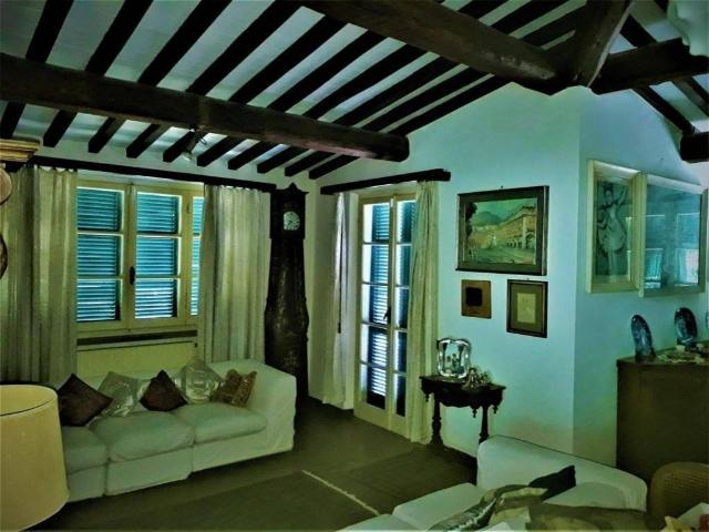 Villa Indipendente in vendita a Fabbrica, Carrara