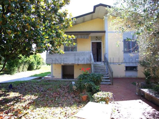 Villa Indipendente in vendita a Carrara, Toscana