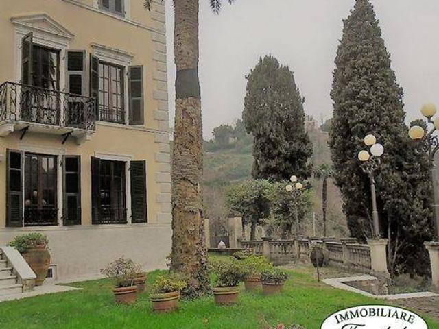Villa Indipendente in vendita a Fabbrica, Carrara