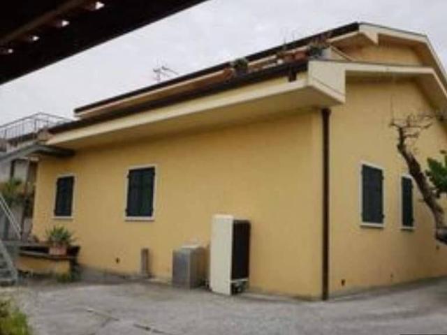 Villa Indipendente in vendita a La Prada, Carrara