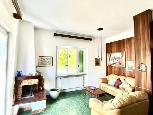 Villa Indipendente in vendita a Marina di Carrara, Carrara