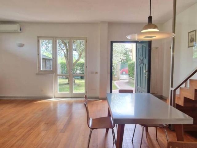Villa Indipendente in vendita a Marina di Carrara, Carrara
