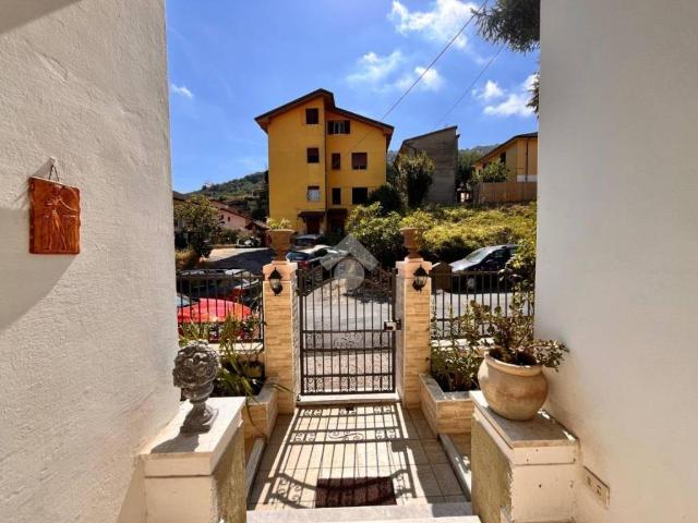 Villa Indipendente in vendita a Carrara, Toscana