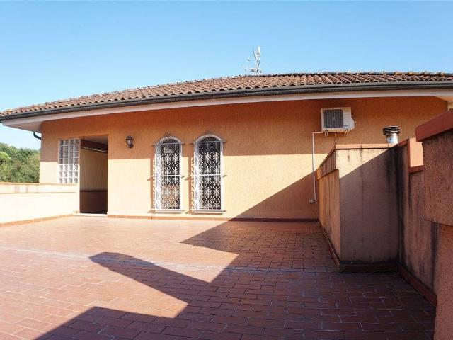 Villa Indipendente in vendita a Carrara, Toscana