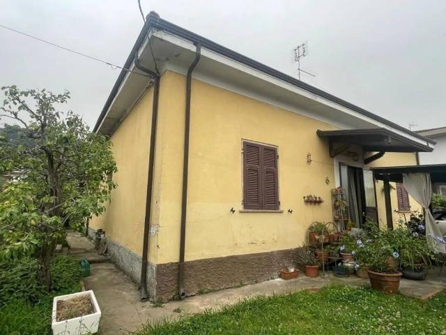 Villa Indipendente in vendita a Carrara, Toscana