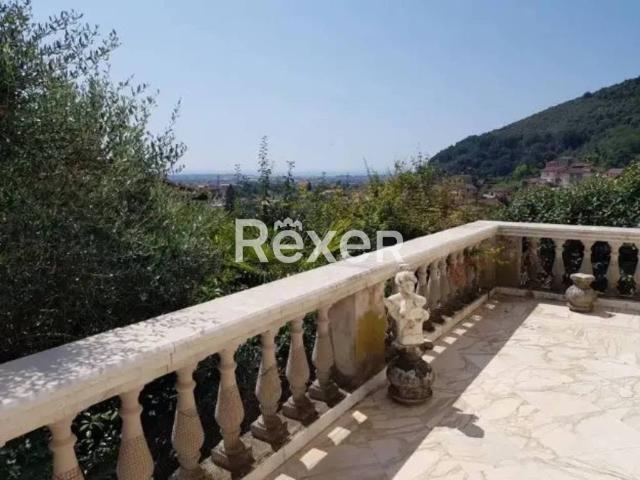 Villa Indipendente in vendita a Carrara, Toscana