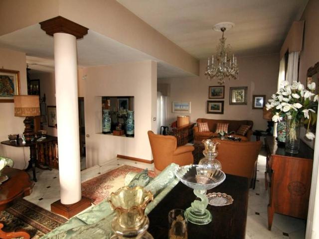 Villa Indipendente in vendita a Marina di Carrara, Carrara