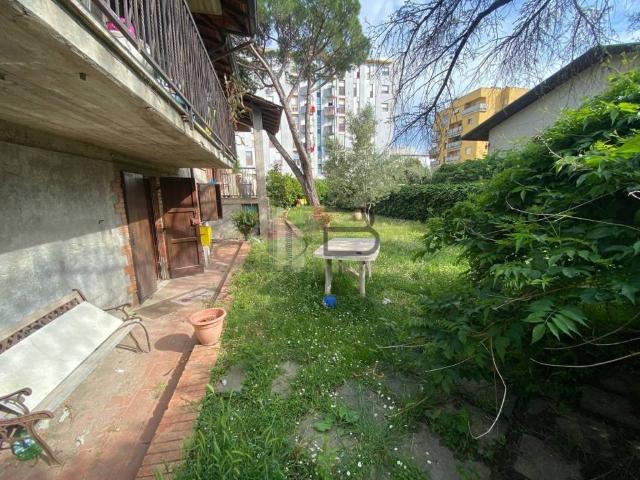 Villa Indipendente in vendita a La Prada, Carrara