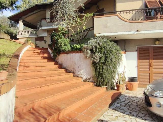 Villa Indipendente in vendita a Bonascola, Carrara