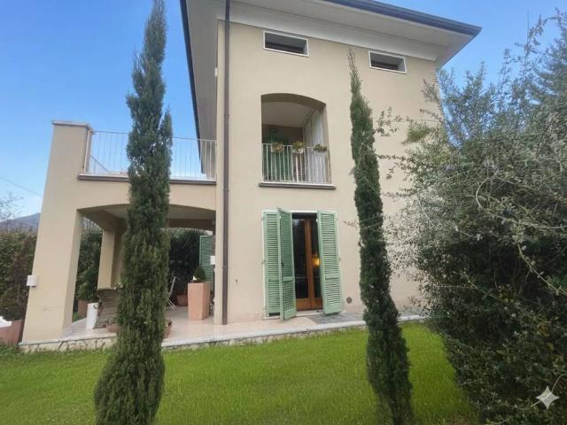 Villa Indipendente in vendita a Battilana, Carrara