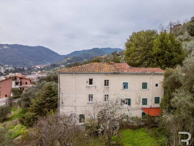 Villa Indipendente in vendita a La Prada, Carrara