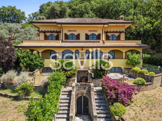 Villa Indipendente in vendita a Carrara, Toscana