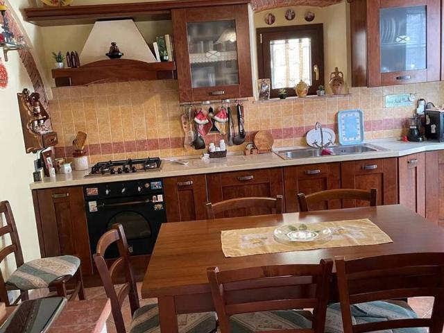 Villa Indipendente in vendita a Carrara, Toscana