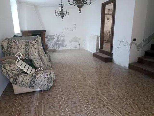 Villa Indipendente in vendita a Pontecimato, Carrara