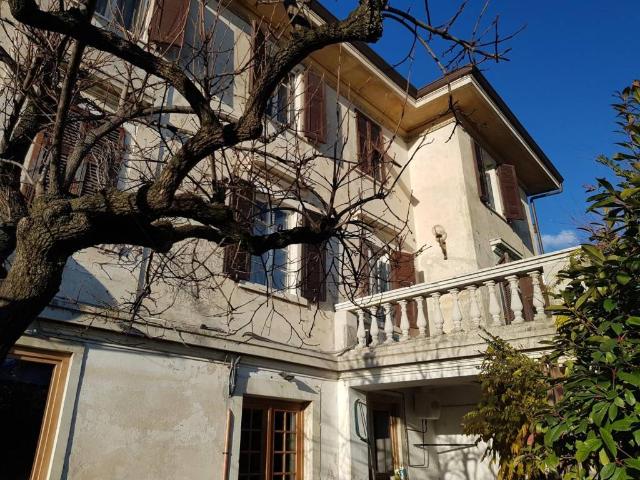 Villa Indipendente in vendita a Carrara, Toscana