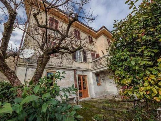 Villa Indipendente in vendita a Carrara, Toscana