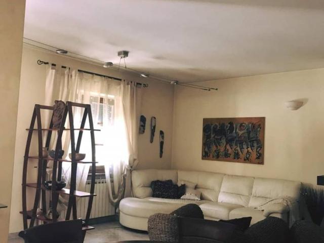 Villa Indipendente in vendita a La Prada, Carrara