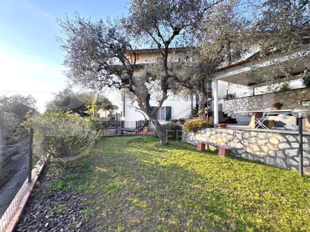 Villa Indipendente in vendita a Carrara, Toscana
