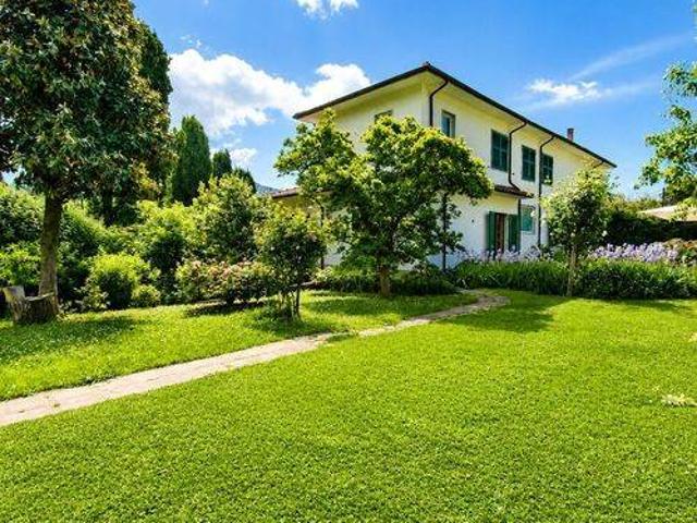 Villa Indipendente in vendita a Carrara, Toscana