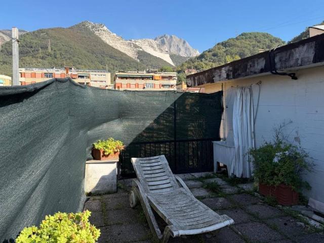 Villa Indipendente in vendita a Fabbrica, Carrara