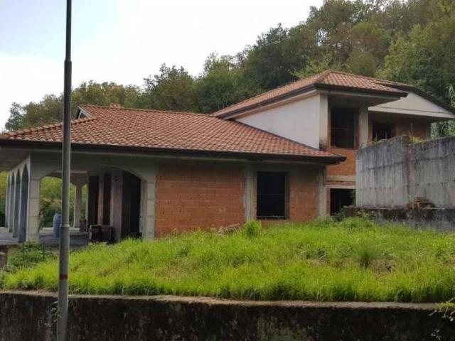 Villa Indipendente in vendita a Carrara, Toscana