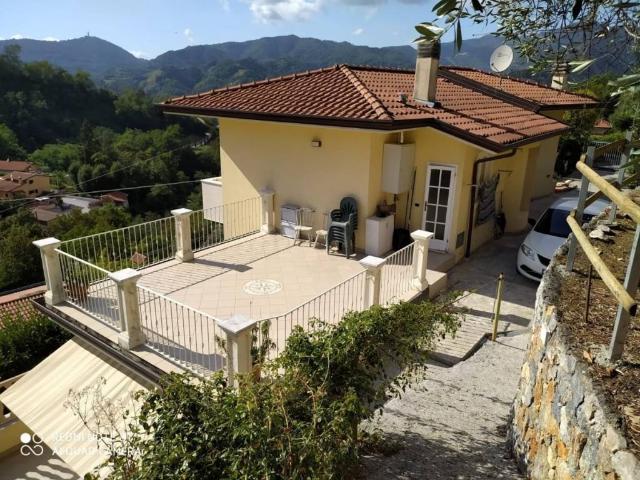 Villa Indipendente in vendita a Carrara, Toscana