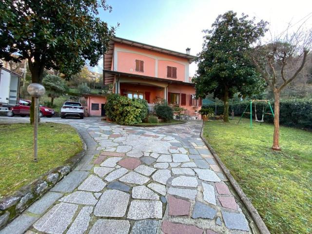 Villa Indipendente in vendita a Carrara, Toscana