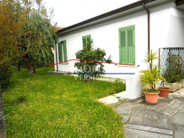 Villa Indipendente in vendita a Marina di Carrara, Carrara