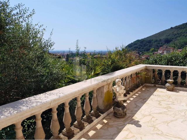 Villa Indipendente in vendita a Carrara, Toscana