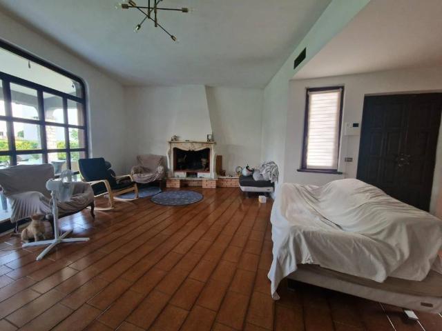 Villa Indipendente in vendita a Marina di Carrara, Carrara