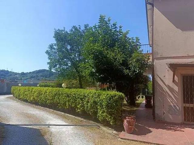 Villa Indipendente in vendita a Perticata, Carrara